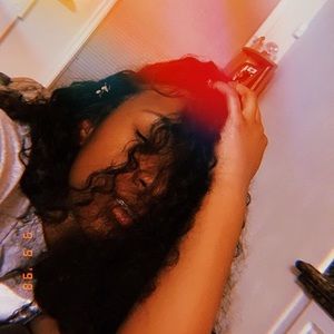 Meet your Posher, Toni